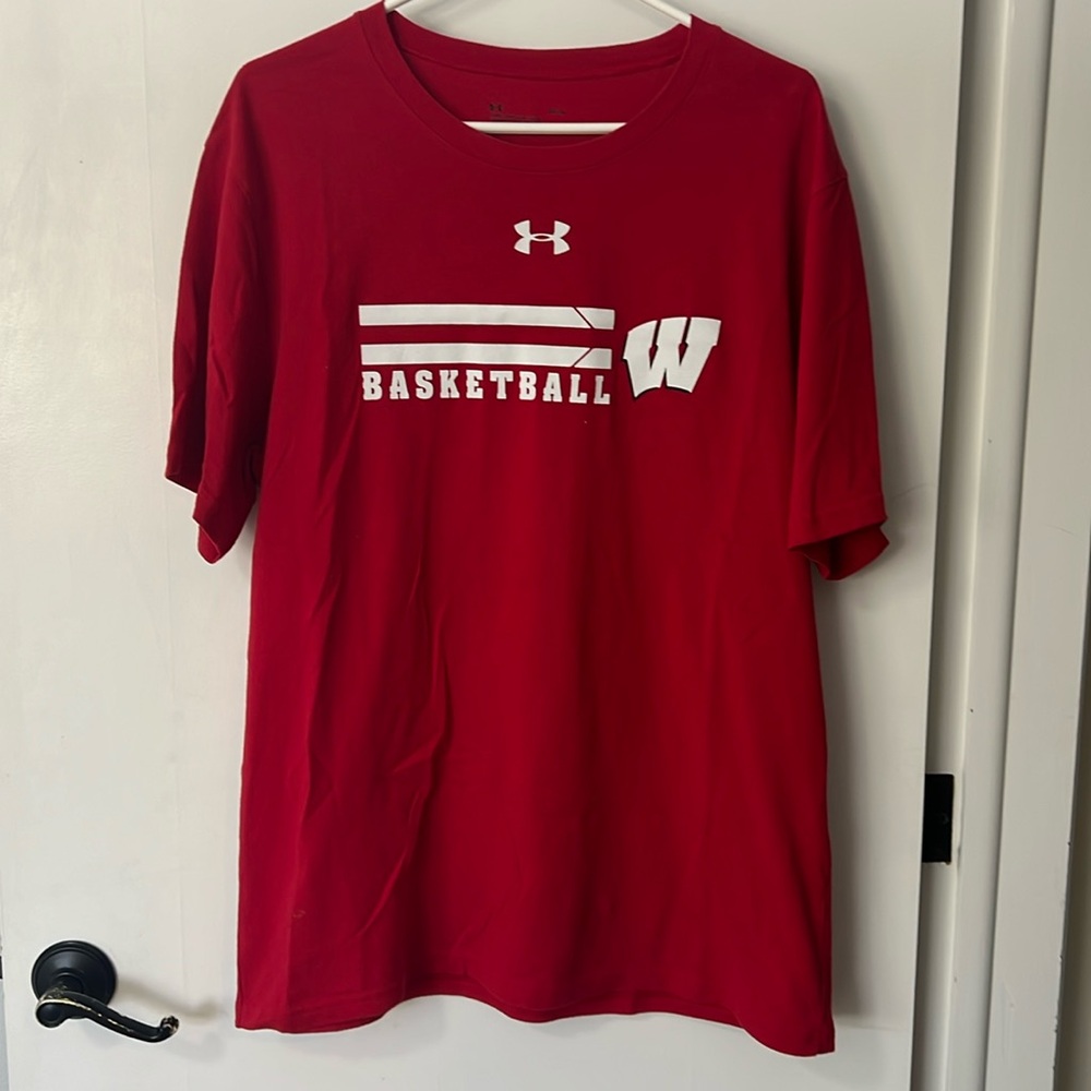 Men’s Red Under Armour Wisconsin Badger Basketball  Large T-Shirt